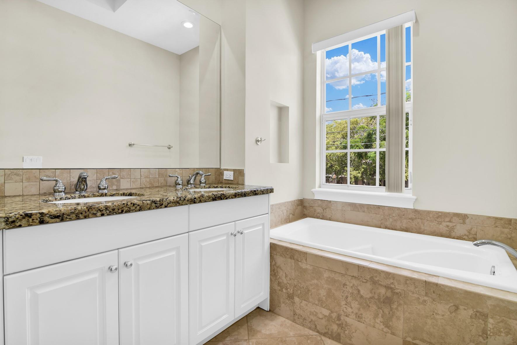 Oakland Park Add 2-40 B - Residential Lease