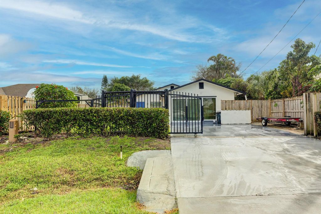 Photo of 3394 Jefferson Street, Stuart, FL 34997 (MLS # R10995391)