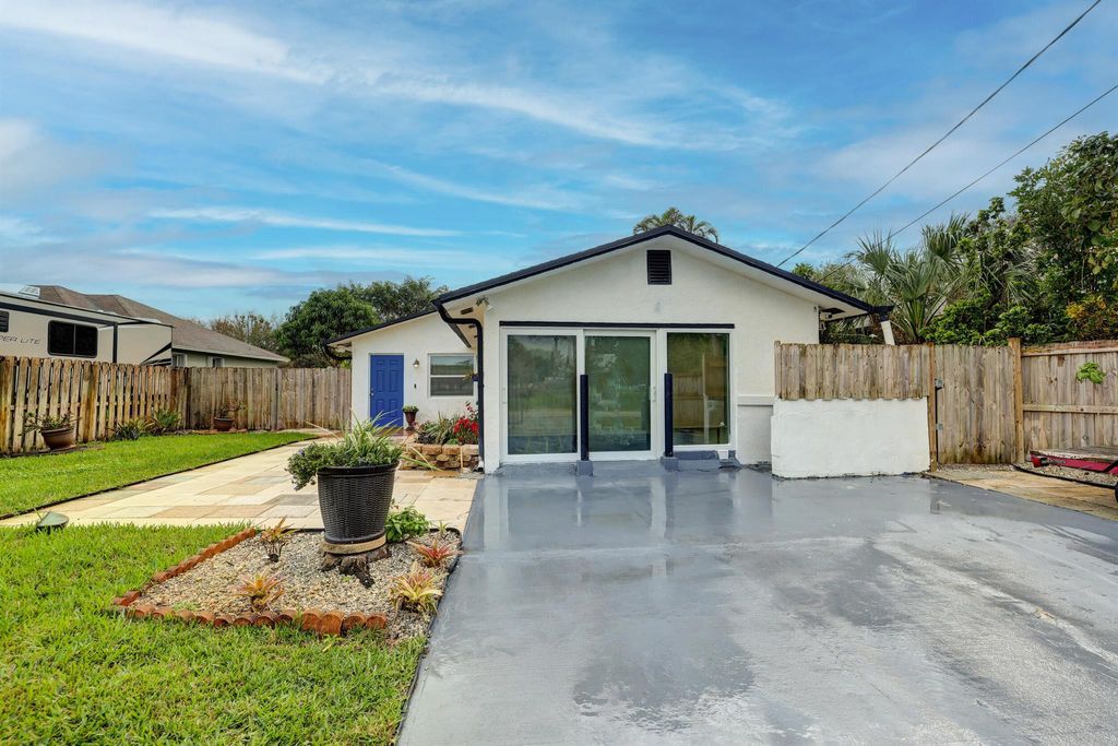 Photo of 3394 Jefferson Street, Stuart, FL 34997 (MLS # R10995391)