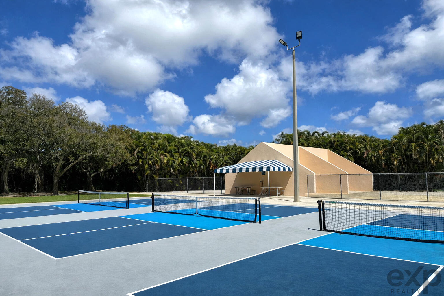 VILLAGE OF SANDALWOOD LAKES 1 - Residential