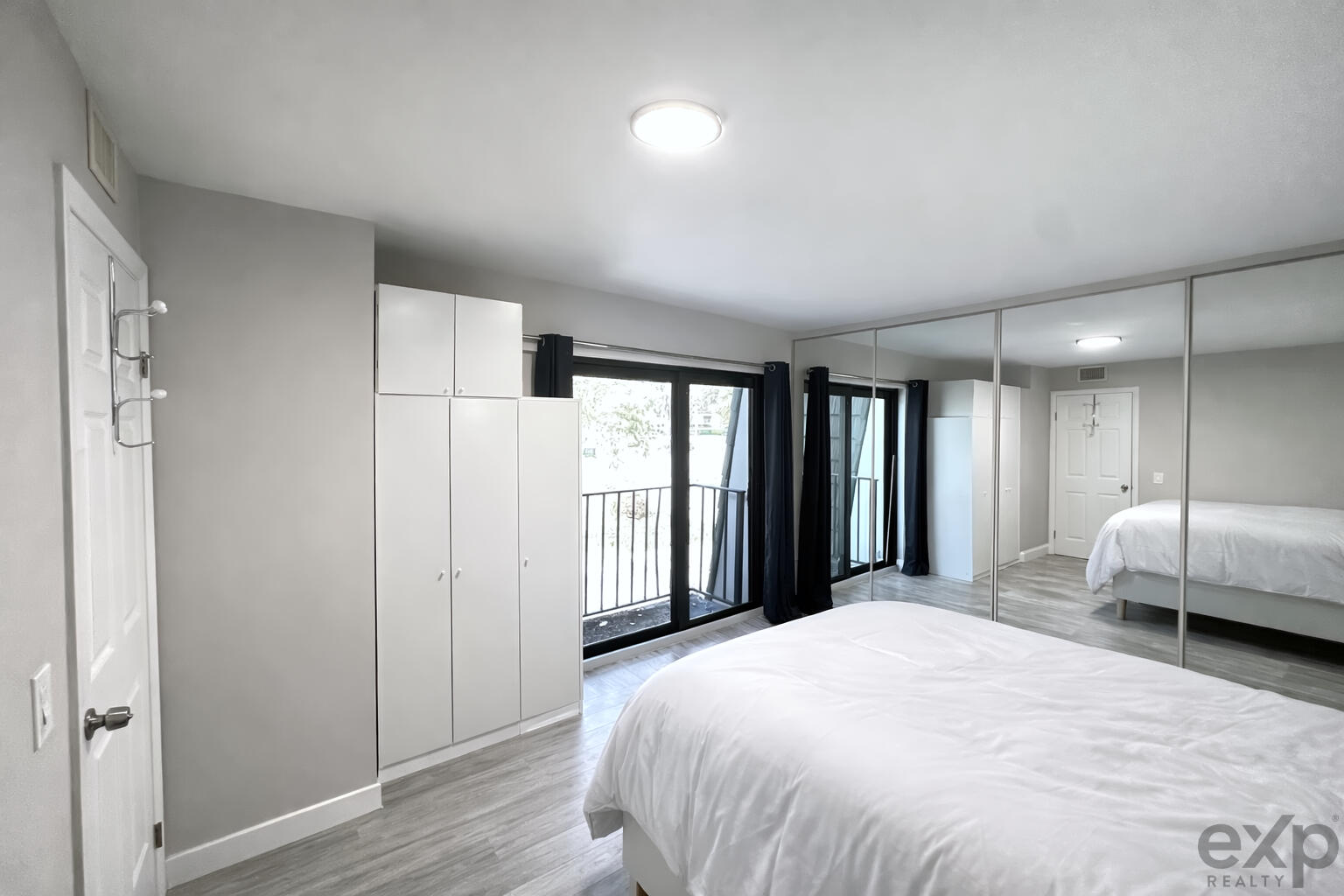 VILLAGE OF SANDALWOOD LAKES 1 - Residential