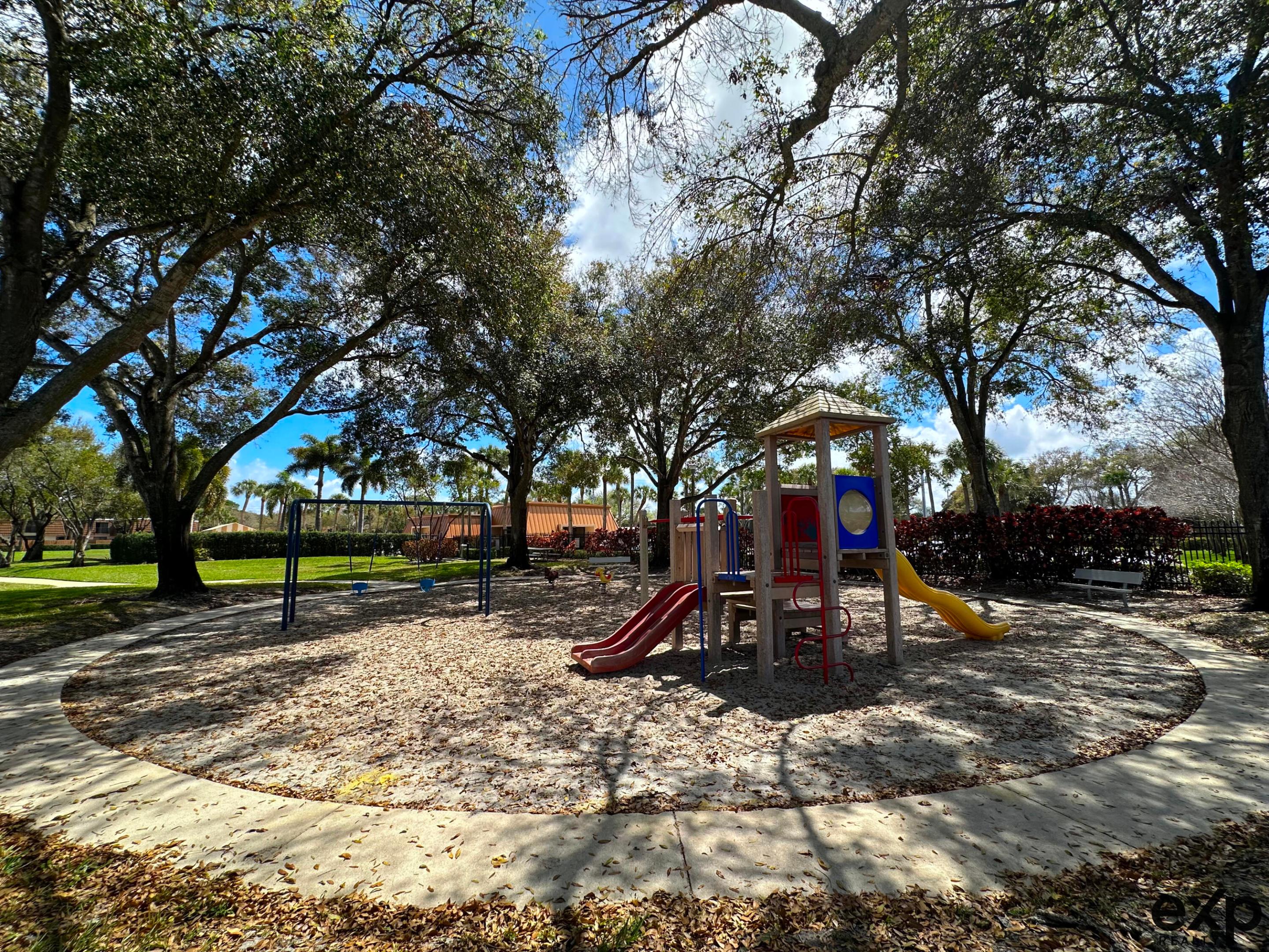 VILLAGE OF SANDALWOOD LAKES 1 - Residential