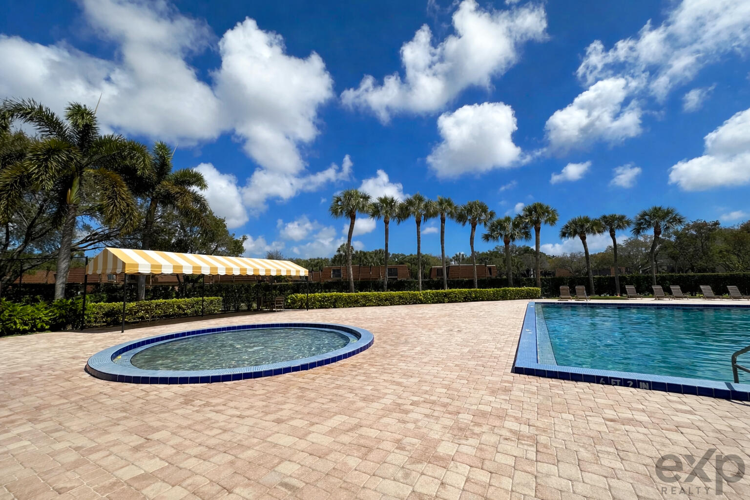 VILLAGE OF SANDALWOOD LAKES 1 - Residential