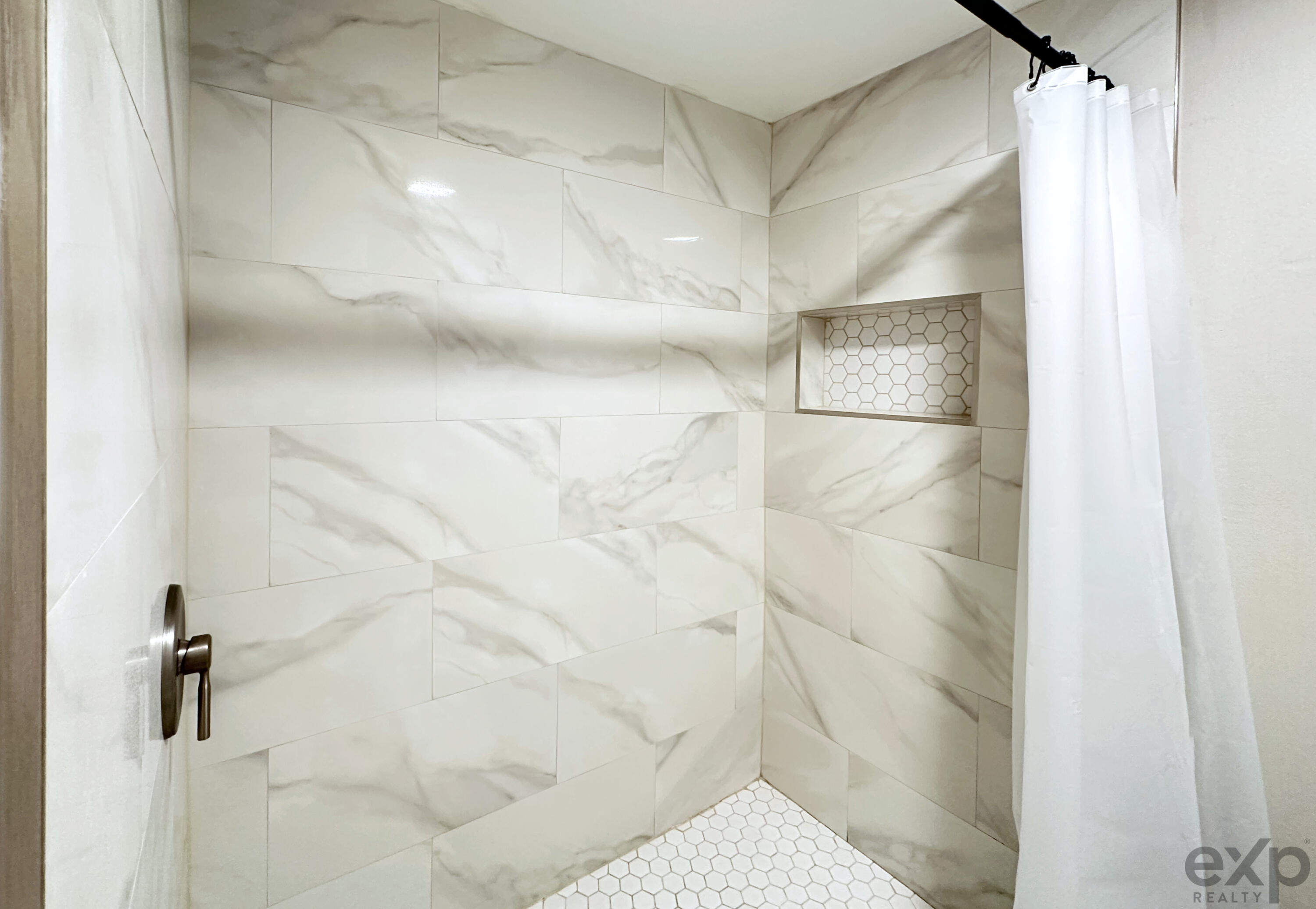 VILLAGE OF SANDALWOOD LAKES 1 - Residential