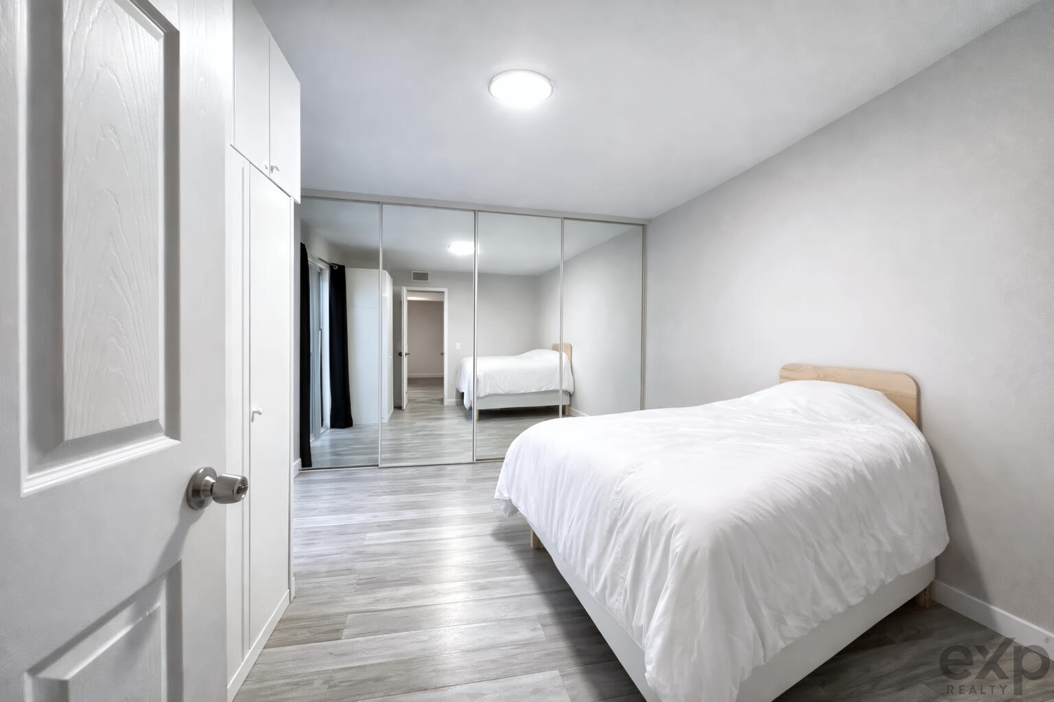 VILLAGE OF SANDALWOOD LAKES 1 - Residential