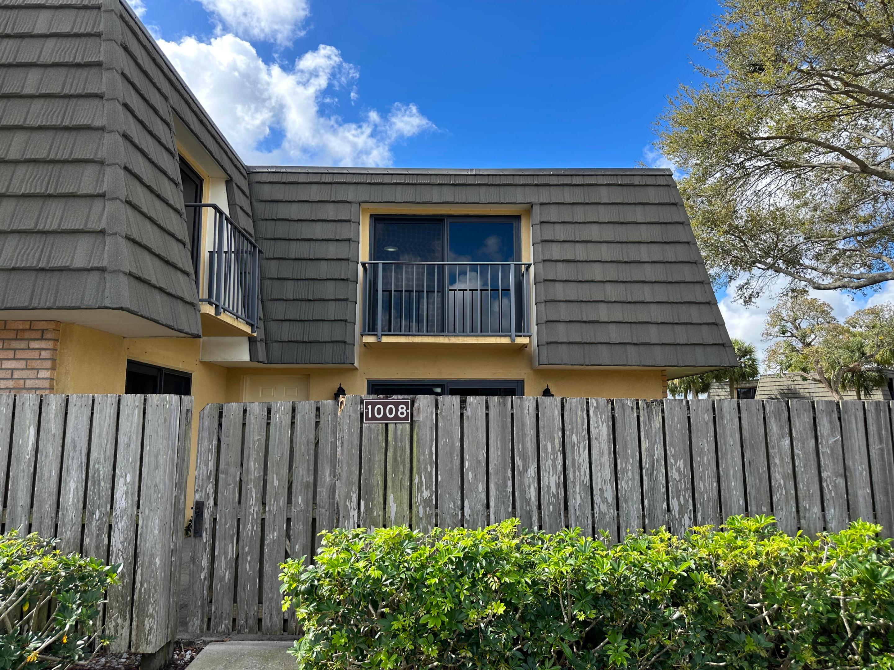 VILLAGE OF SANDALWOOD LAKES 1 - Residential