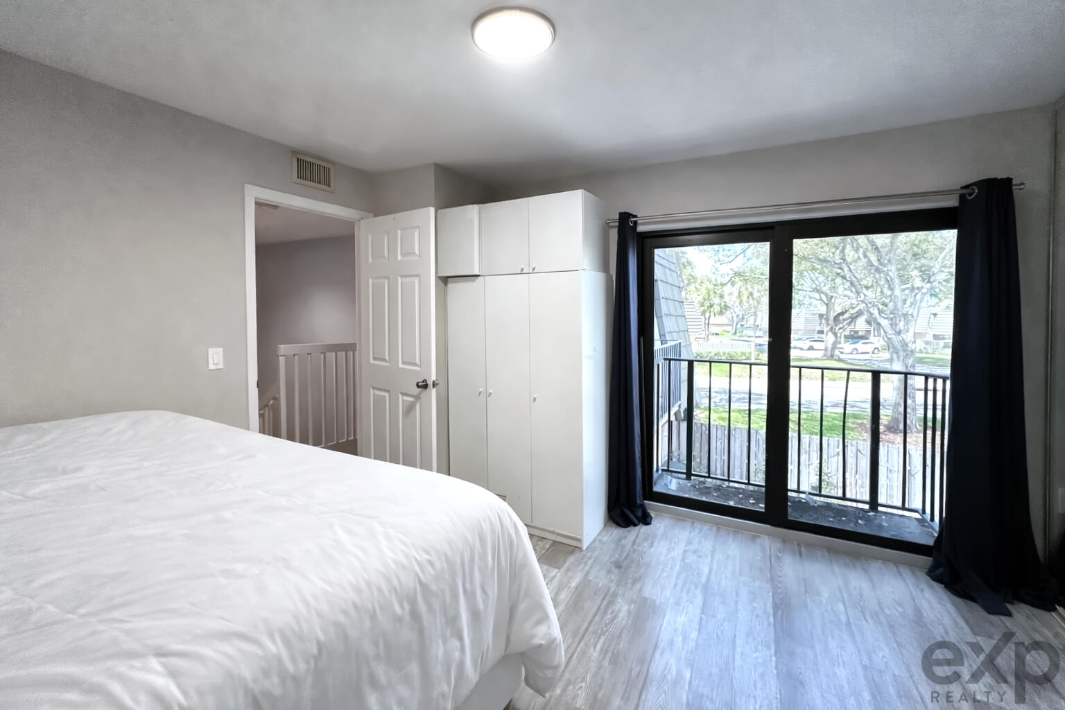 VILLAGE OF SANDALWOOD LAKES 1 - Residential