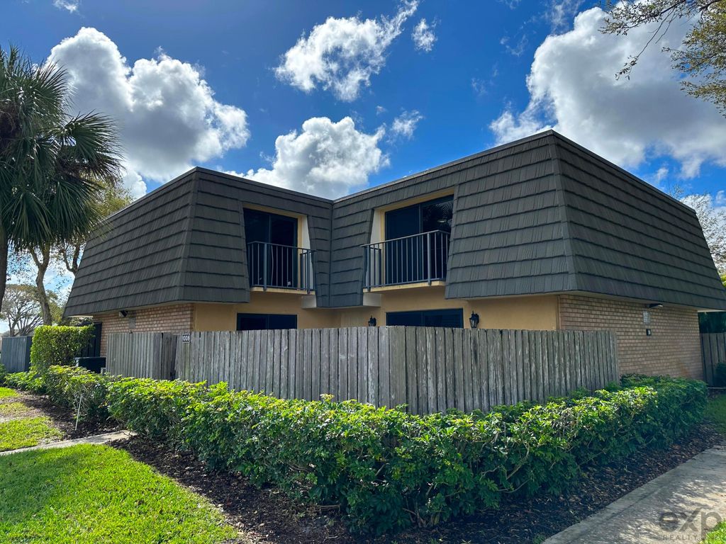 Photo of 1008 10th Way, West Palm Beach, FL 33407 (MLS # B26001138)