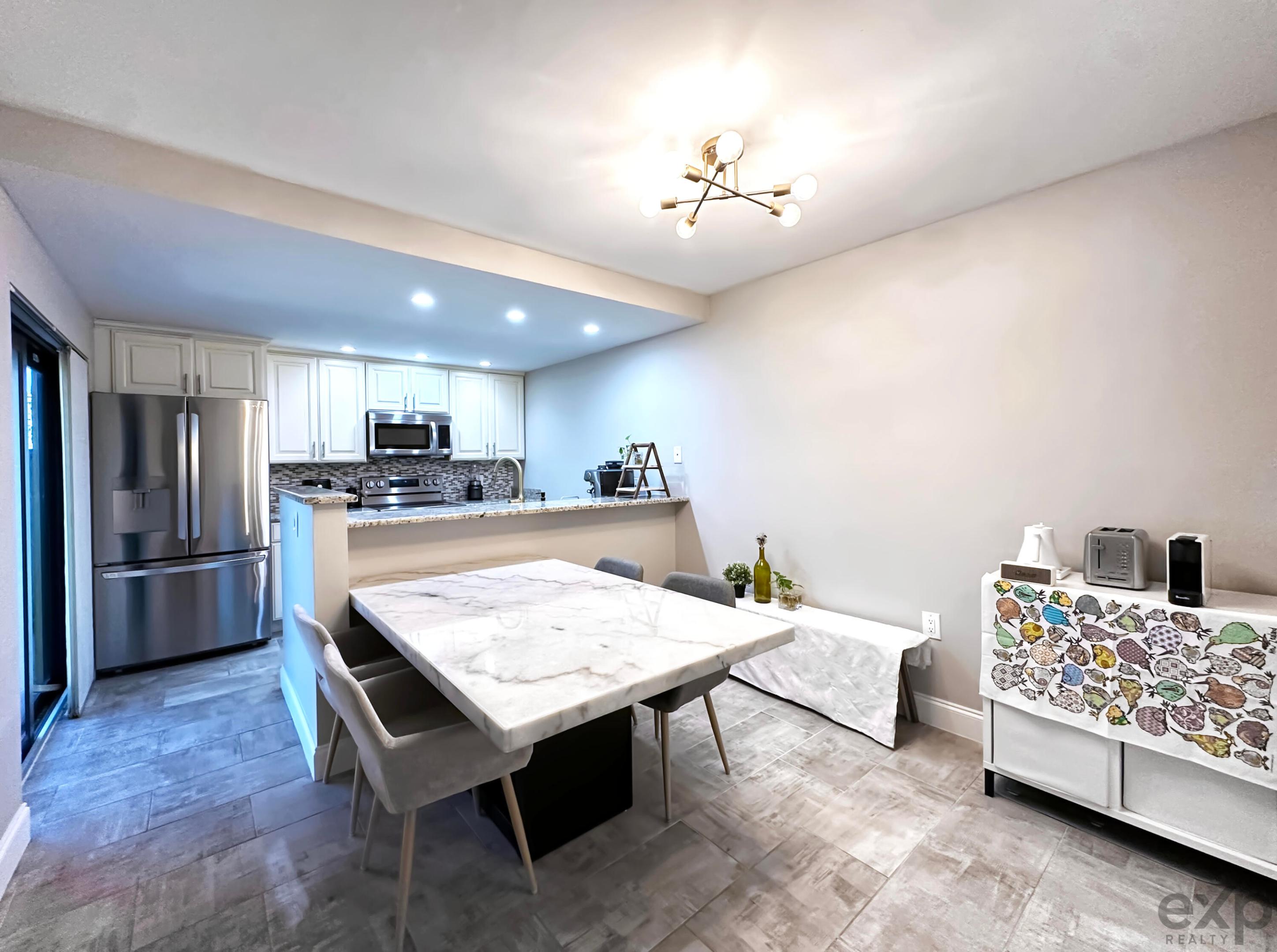 VILLAGE OF SANDALWOOD LAKES 1 - Residential