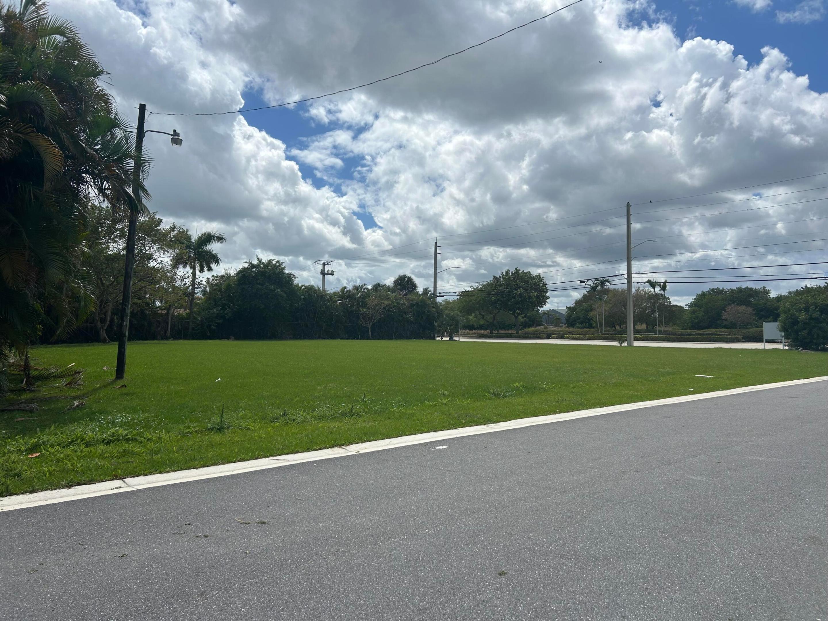 LAKESIDE GARDENS - Land