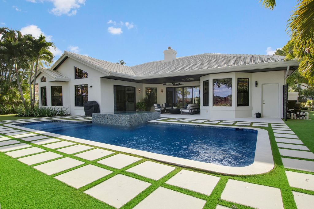 Photo of 10720 Ave Of The Pga, Palm Beach Gardens, FL 33418 (MLS # B26021101)