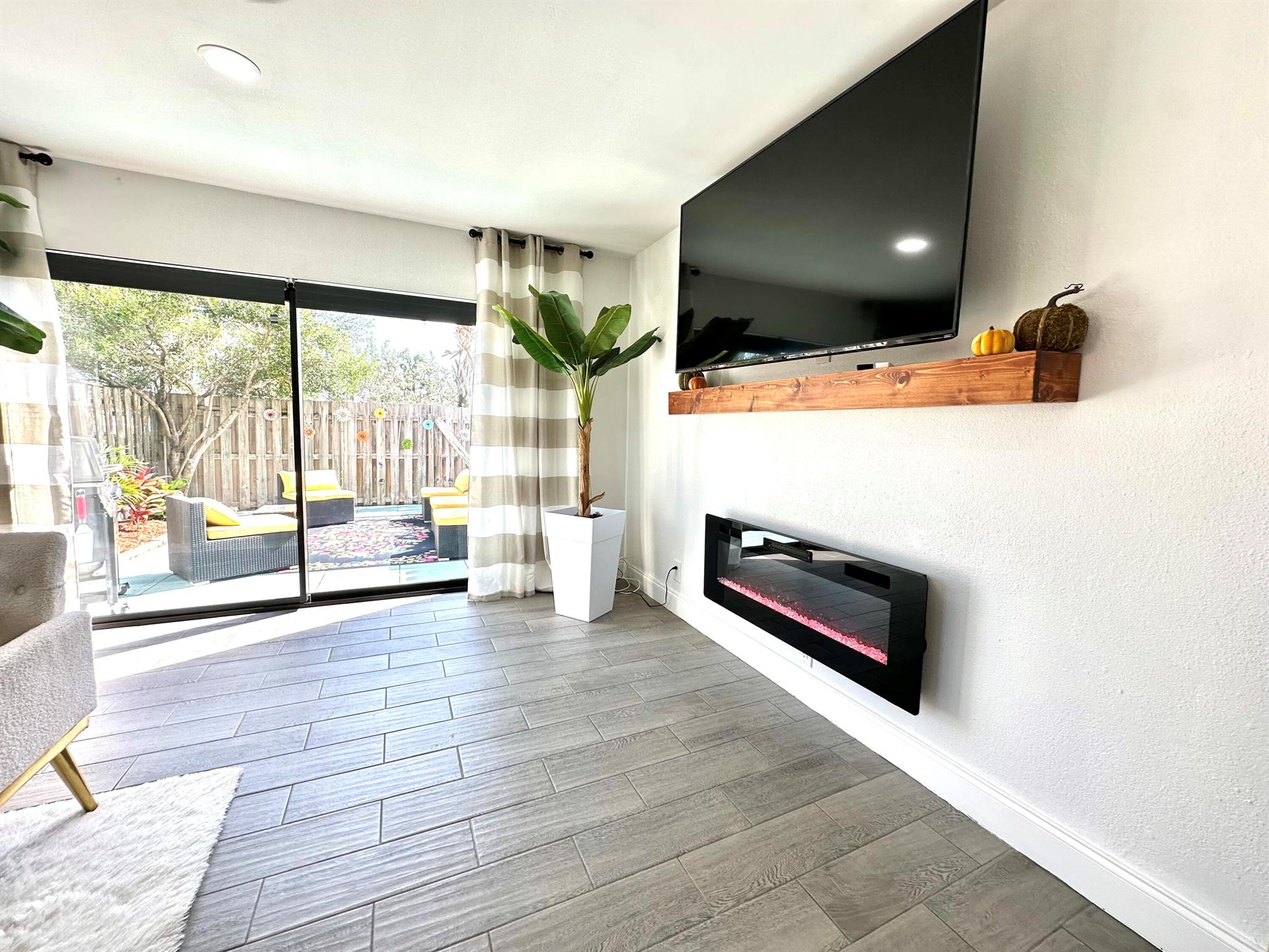 OCEAN HARBOUR VILLAS COND - Residential Lease