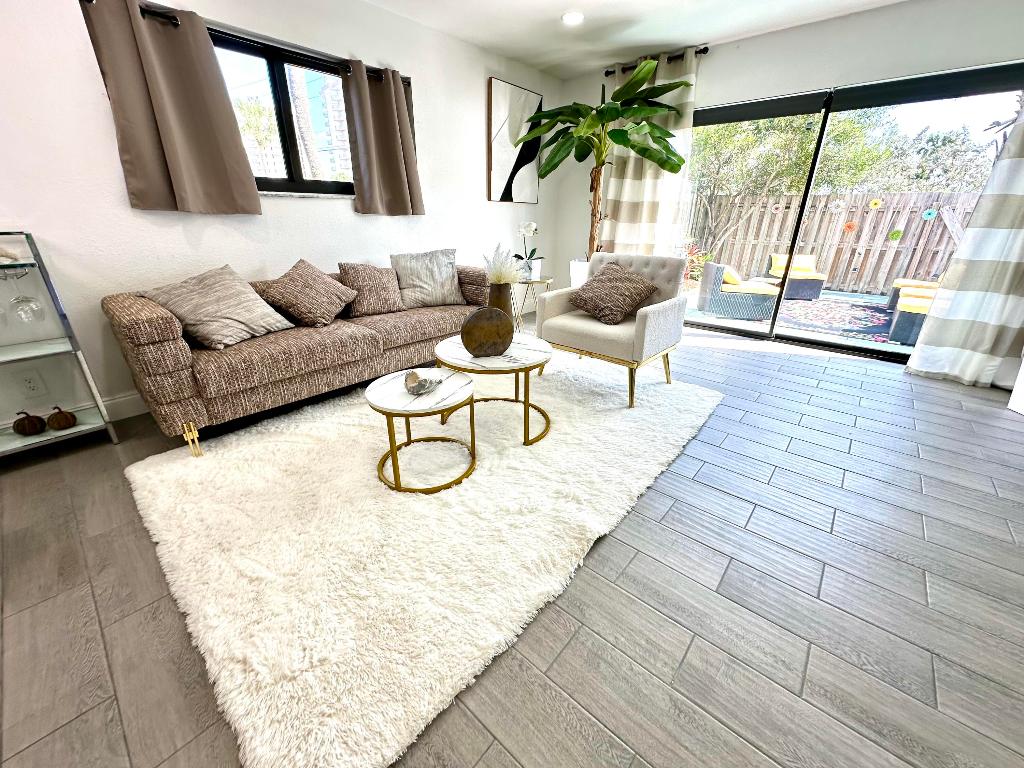 OCEAN HARBOUR VILLAS CONDOMINIUM - Residential Lease