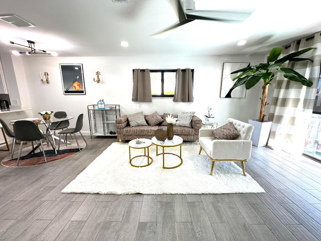 OCEAN HARBOUR VILLAS CONDOMINIUM - Residential Lease