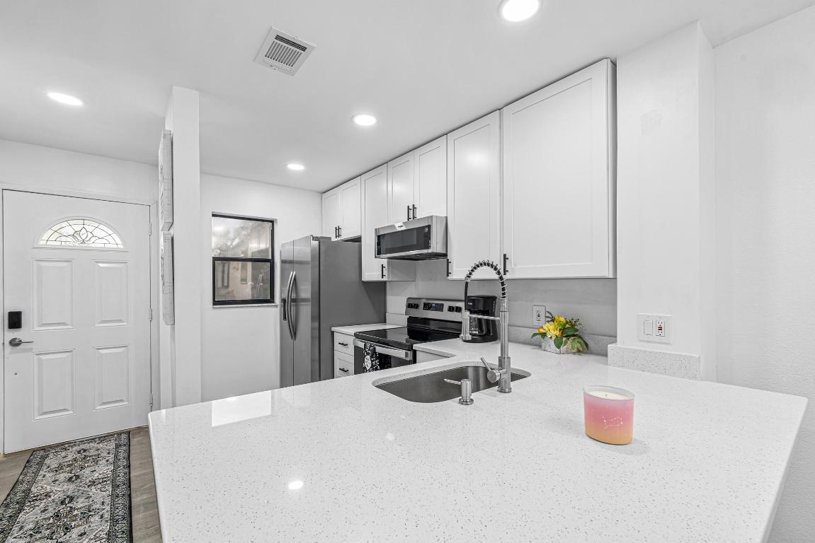 OCEAN HARBOUR VILLAS CONDOMINIUM - Residential Lease