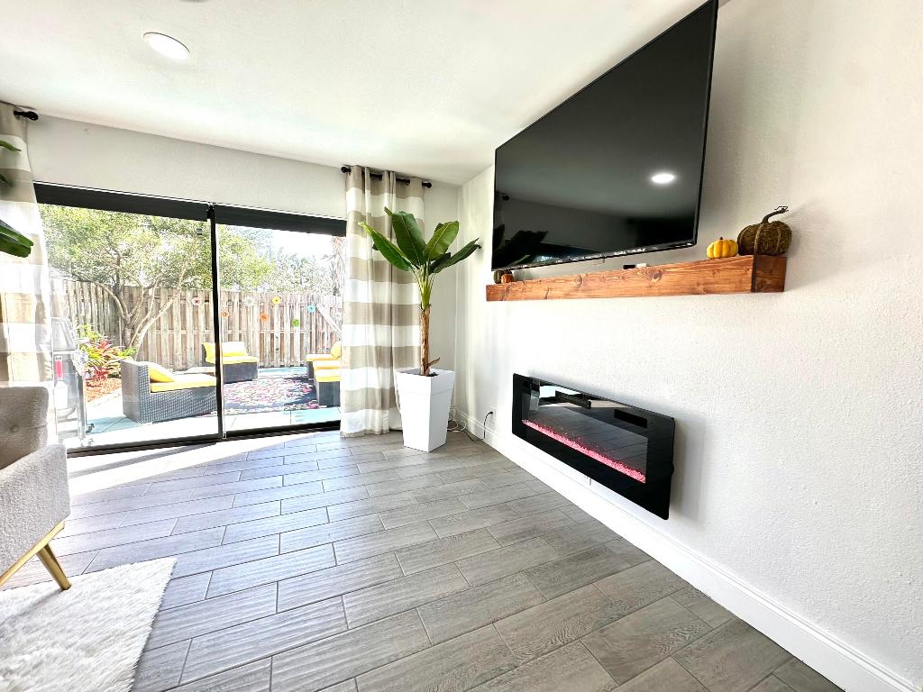 OCEAN HARBOUR VILLAS CONDOMINIUM - Residential Lease