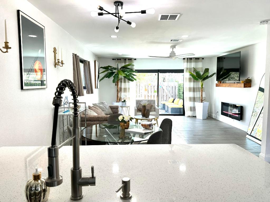 OCEAN HARBOUR VILLAS CONDOMINIUM - Residential Lease