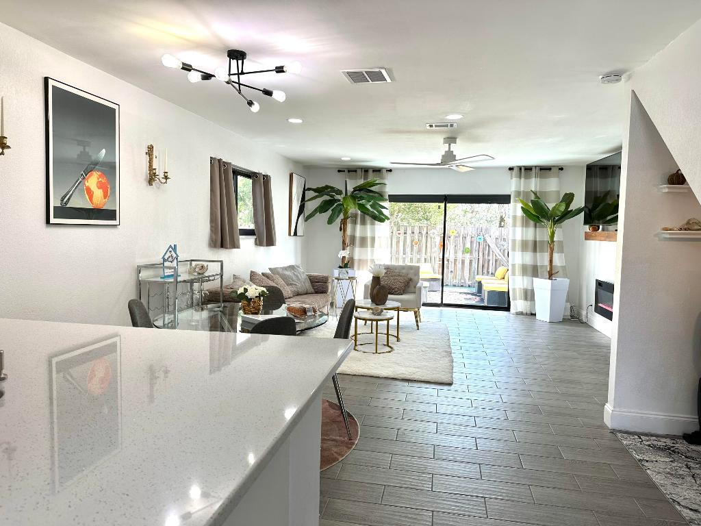 OCEAN HARBOUR VILLAS CONDOMINIUM - Residential Lease