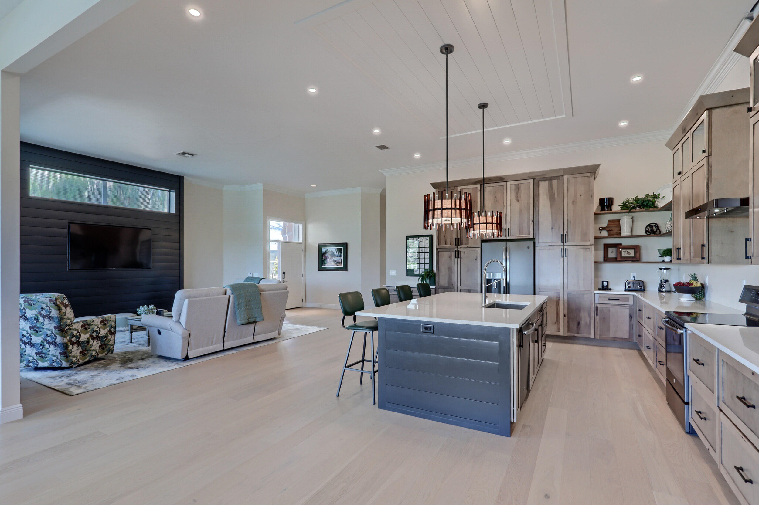 FAIRWAY VILLAS - Residential