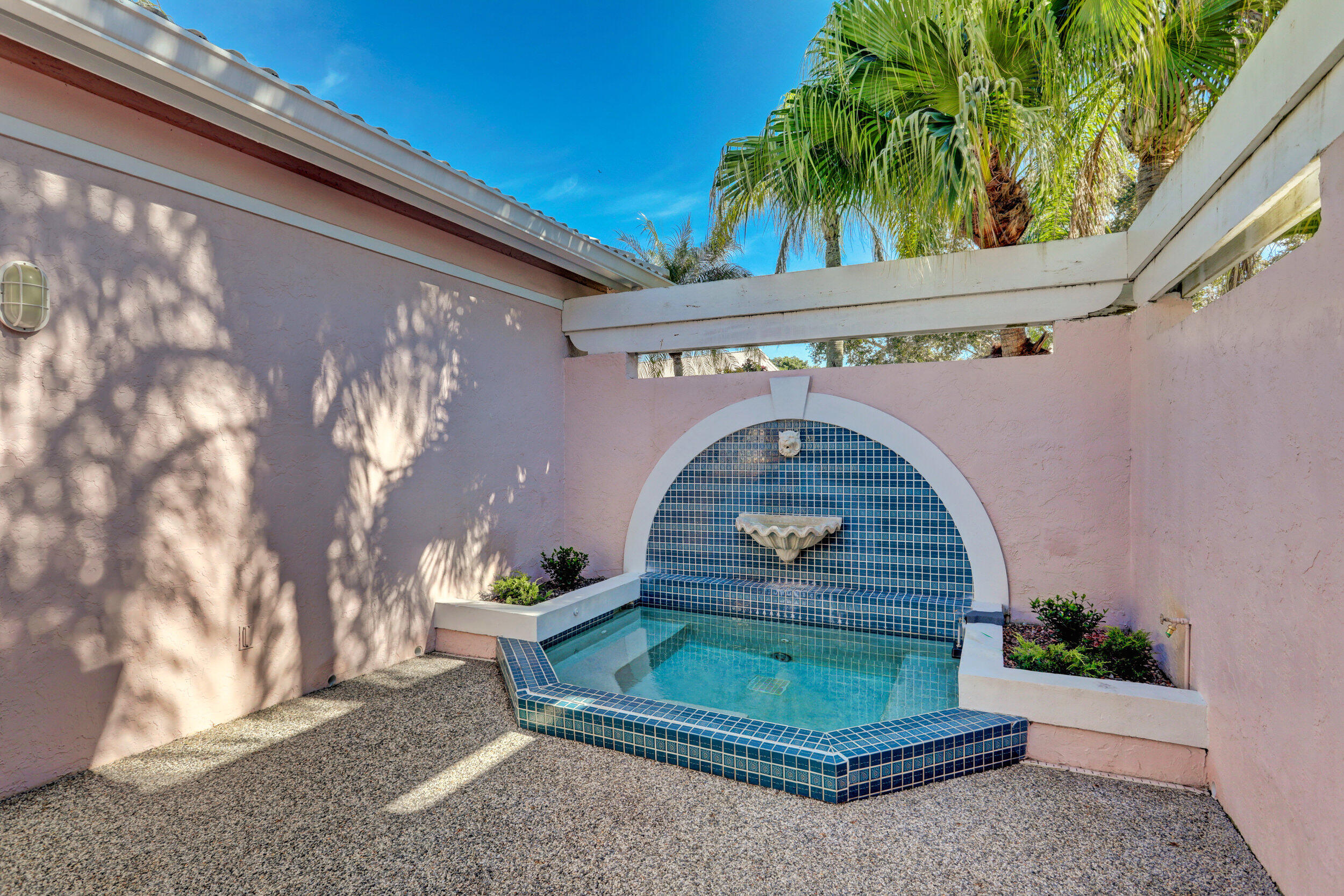 FAIRWAY VILLAS - Residential