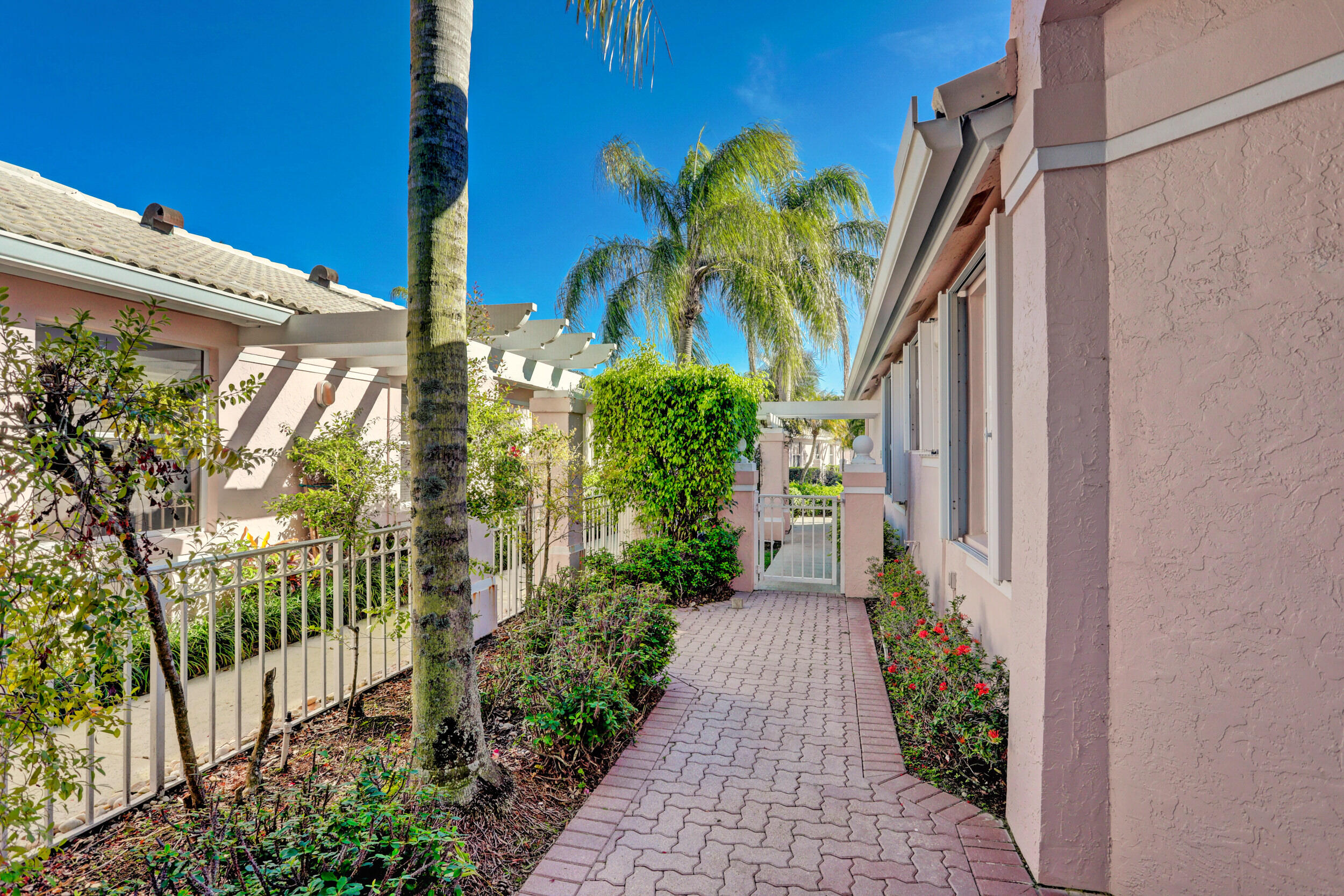 FAIRWAY VILLAS - Residential