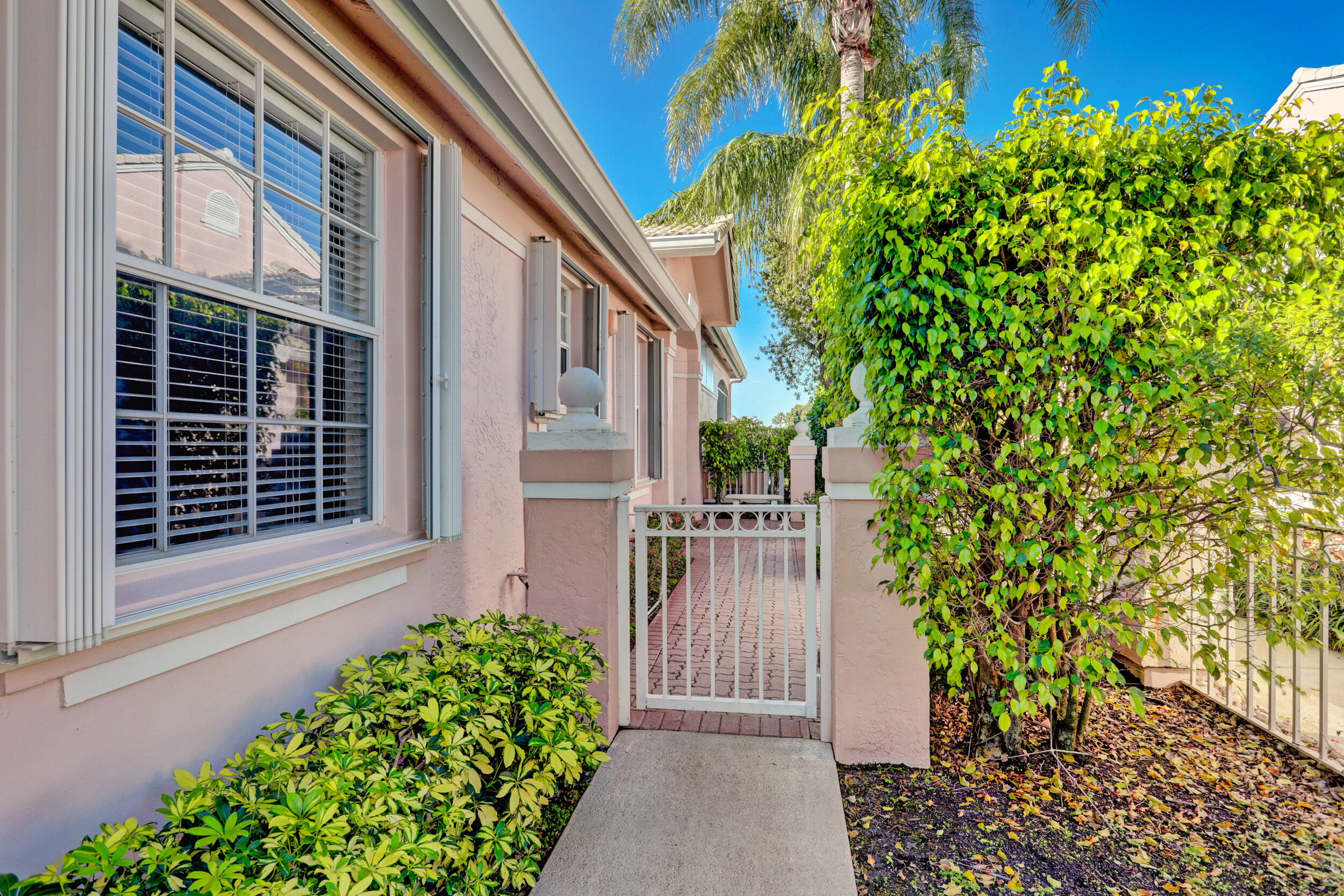 FAIRWAY VILLAS - Residential