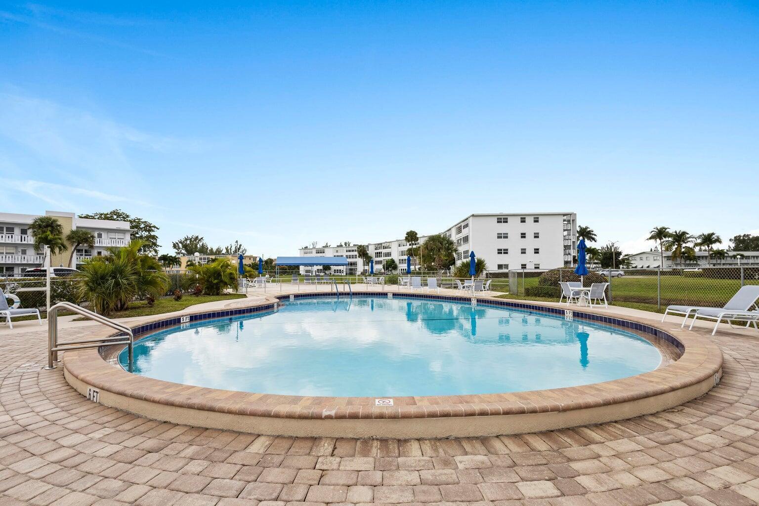 212 Wellington E, West Palm Beach, FL, 33417/$185,000 3 212 Wellington E