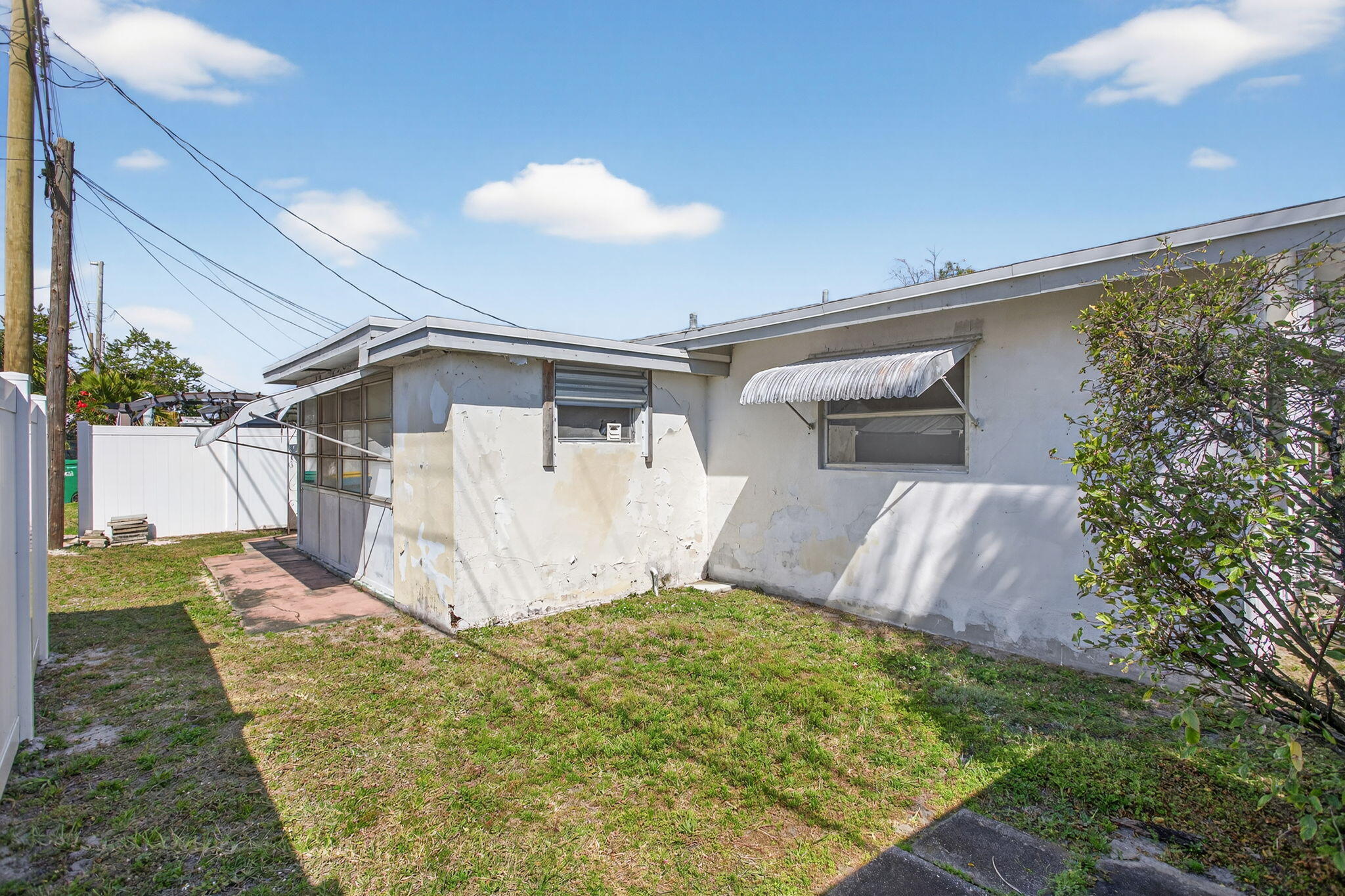 TAMARAC LAKES - Residential