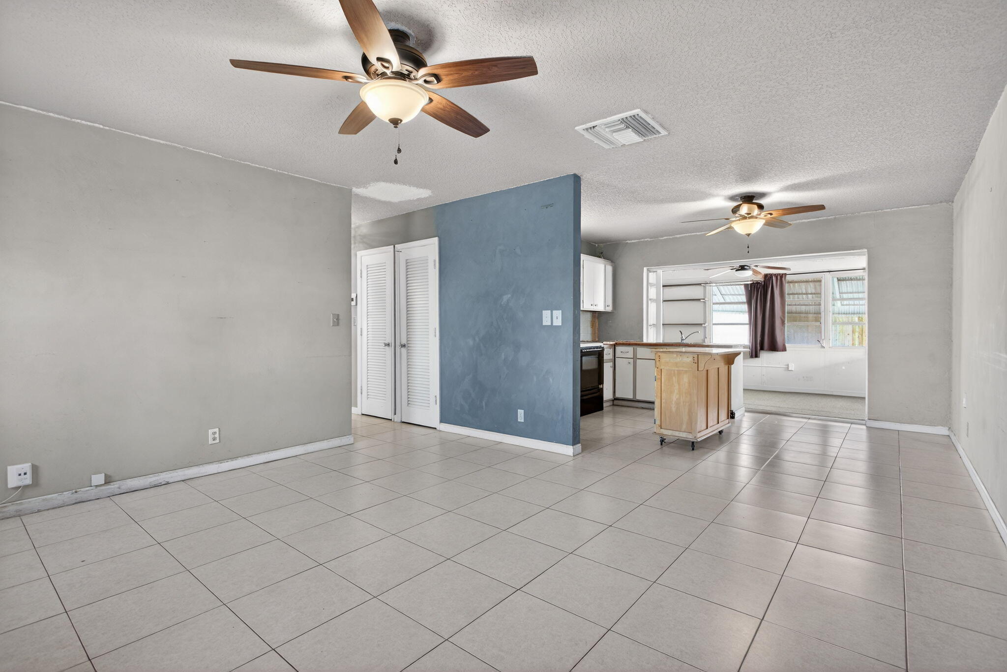 TAMARAC LAKES - Residential