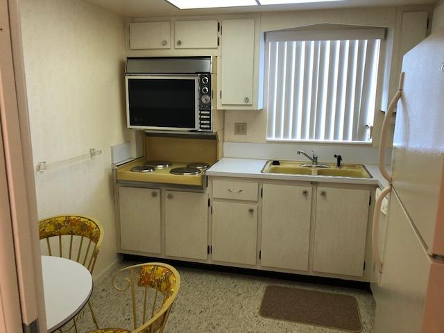 CRESTHAVEN VILLAS CONDO 19 - Residential