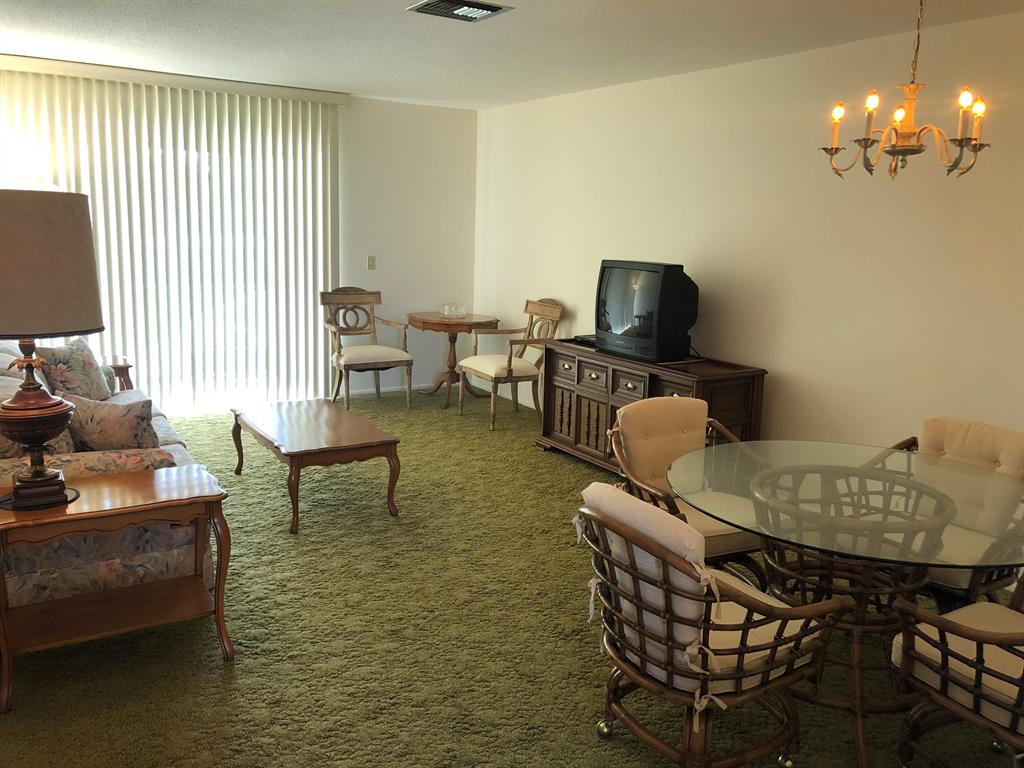 CRESTHAVEN VILLAS CONDO 19 - Residential