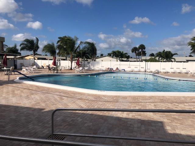 CRESTHAVEN VILLAS CONDO 19 - Residential