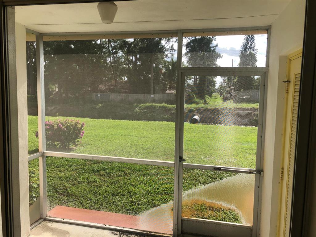 CRESTHAVEN VILLAS CONDO 19 - Residential