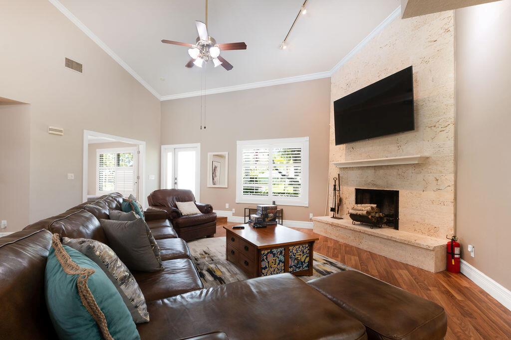 PALM BEACH FARMS CO 3 - Residential