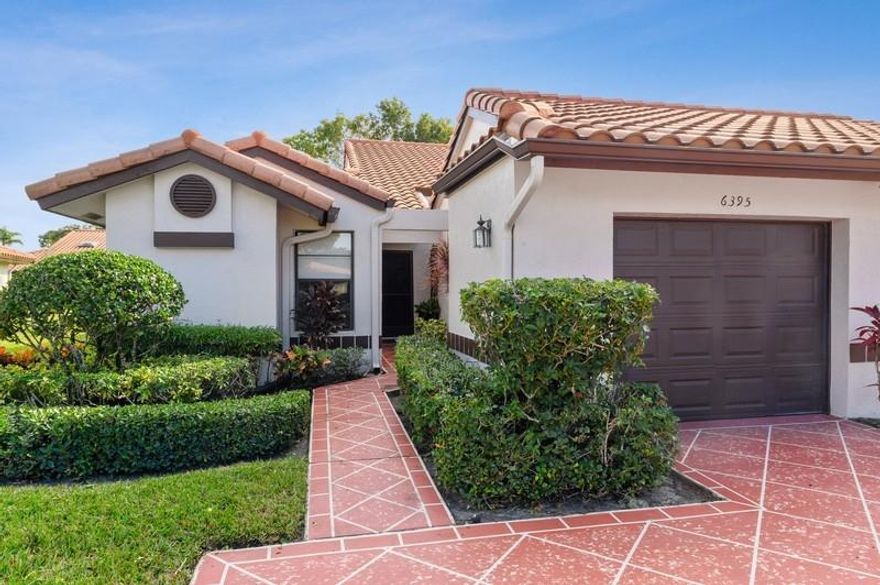 Monaco villa in Huntington Pointe. This villa  is has a garden view and wider side lot. Great floorplan with 2 bedrooms, 2 bathrooms, den walk in closets, vaulted ceilings and tile throughout. The Enclosed Patio/Florida room has Central AC, exterior doors and screens.  This villa is sold furnished, turnkey, as is.   Accordion Hurricane shutters complete this popular unit.  Huntington Pointe is an active community with large clubhouse, theater, indoor &, outdoor pools, tennis, pickle ball, Exercise rooms, spa and sauna and cafe. The maintenance fee includes the roof, lawn/landscaping, water, cable tv, manned gate & security monitoring.