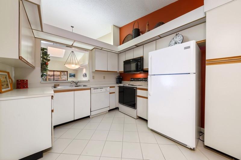 HUNTINGTON POINTE - Residential