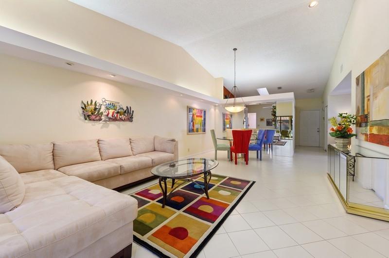 HUNTINGTON POINTE - Residential