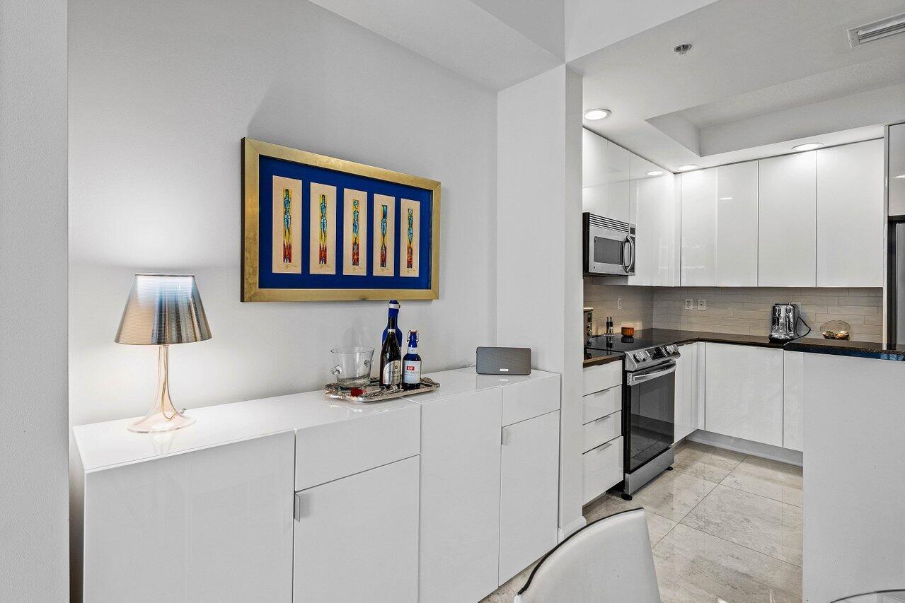 801 S Olive Avenue 1012, West Palm Beach, FL, 33401/$768,000 4 801 S Olive Avenue 1012