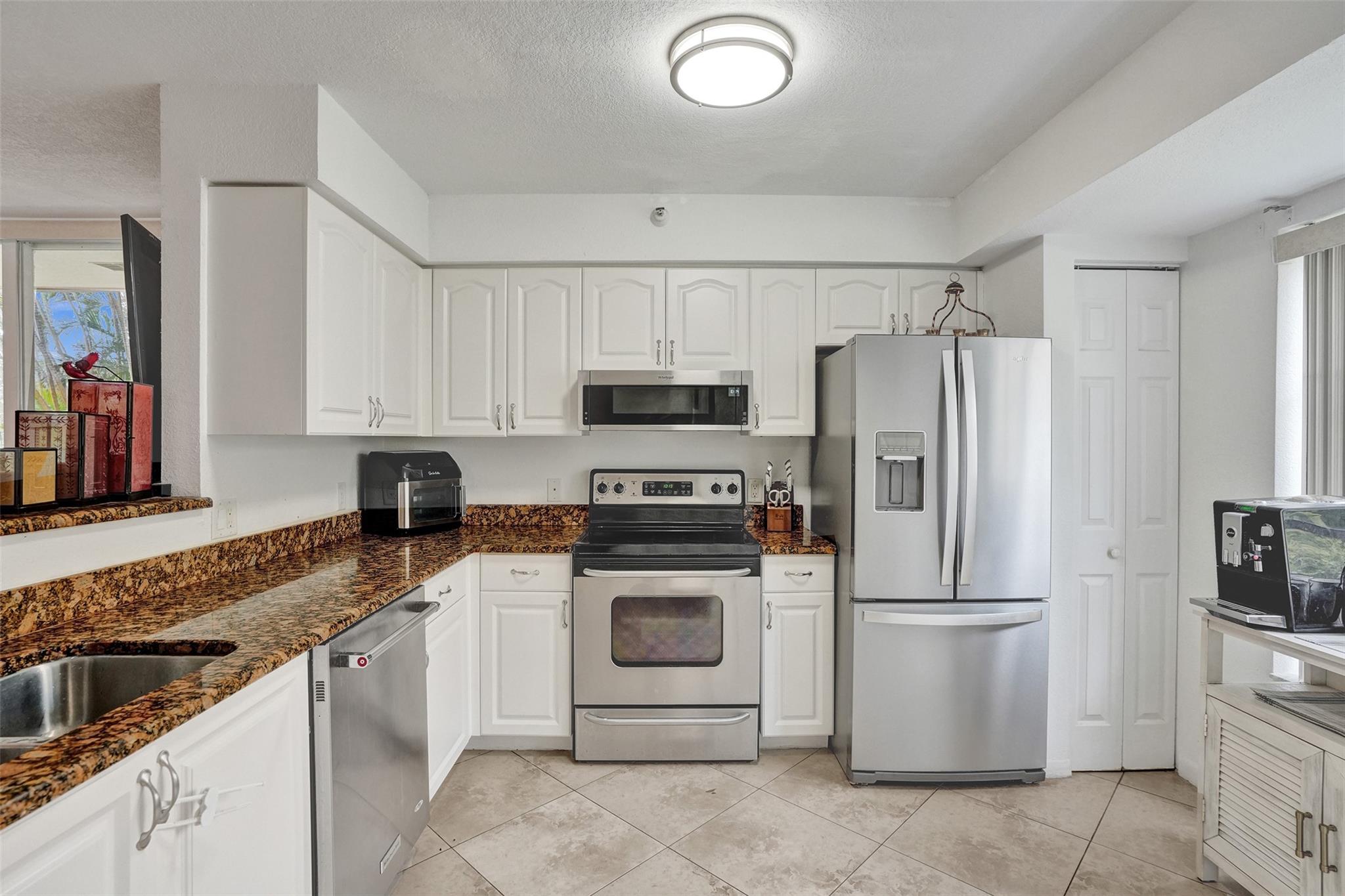 Yacht Club - Residential