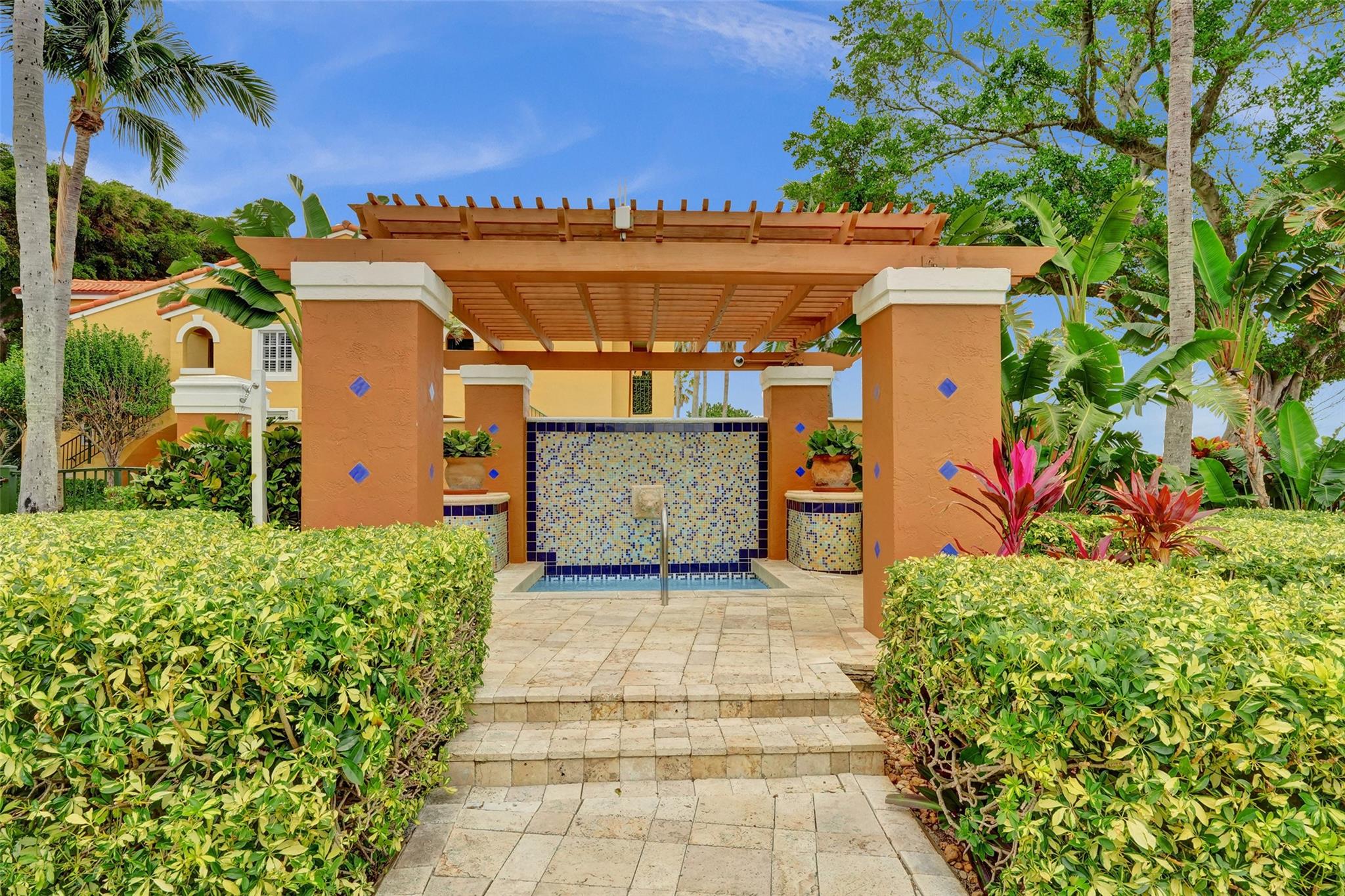 Yacht Club - Residential