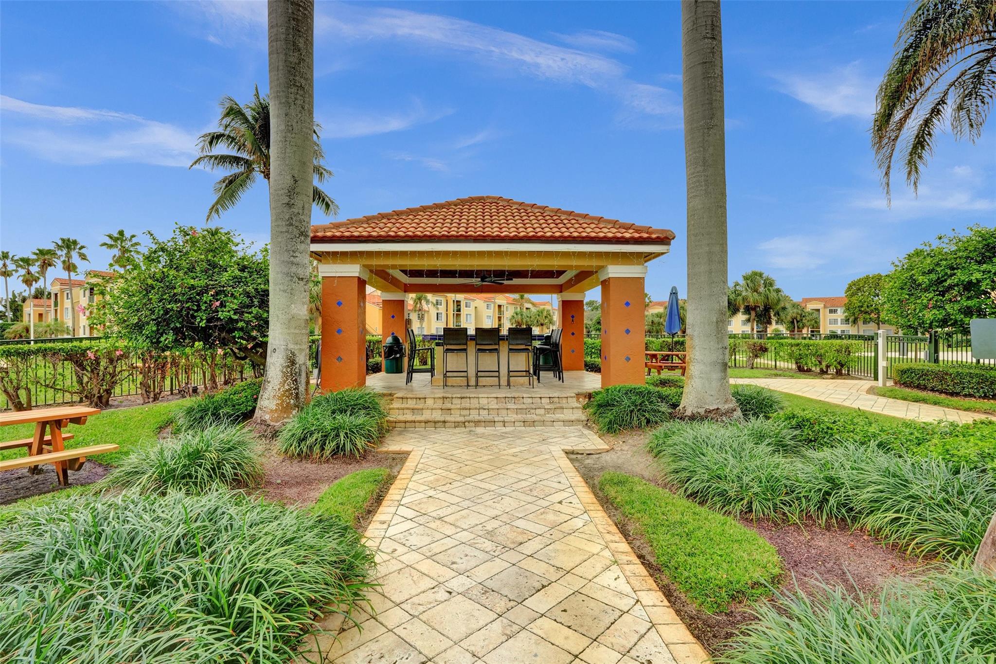 Yacht Club - Residential