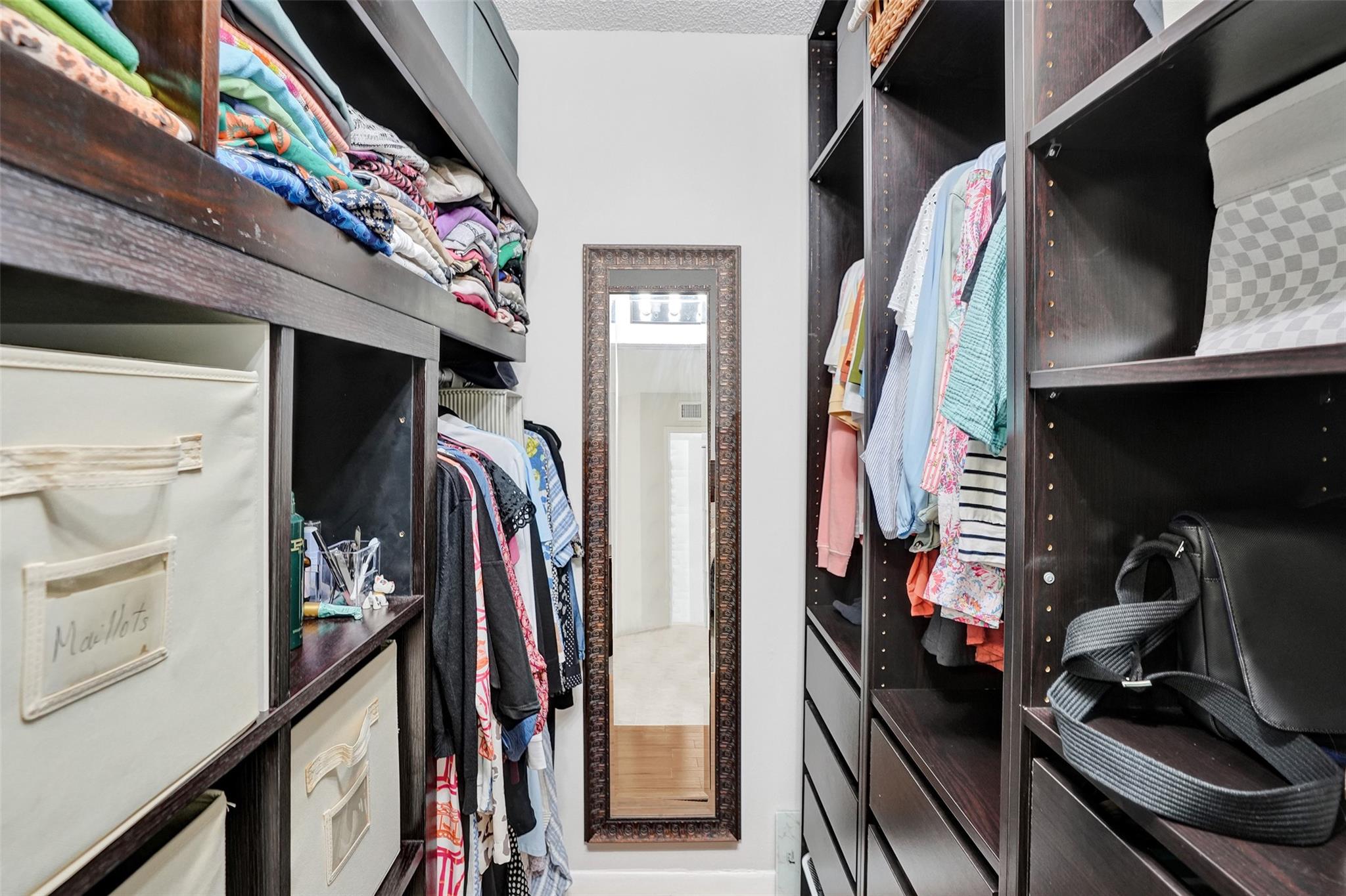 Yacht Club - Residential