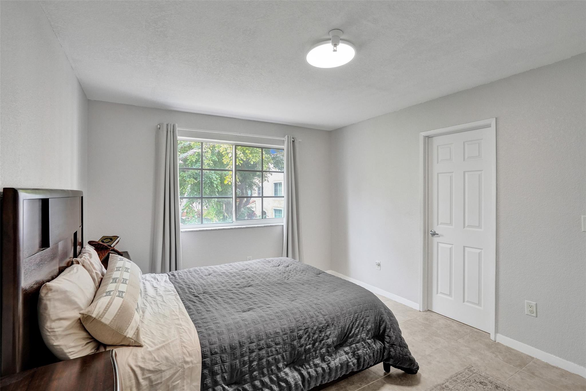 Yacht Club - Residential