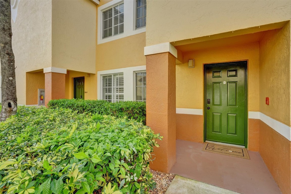 Yacht Club - Residential