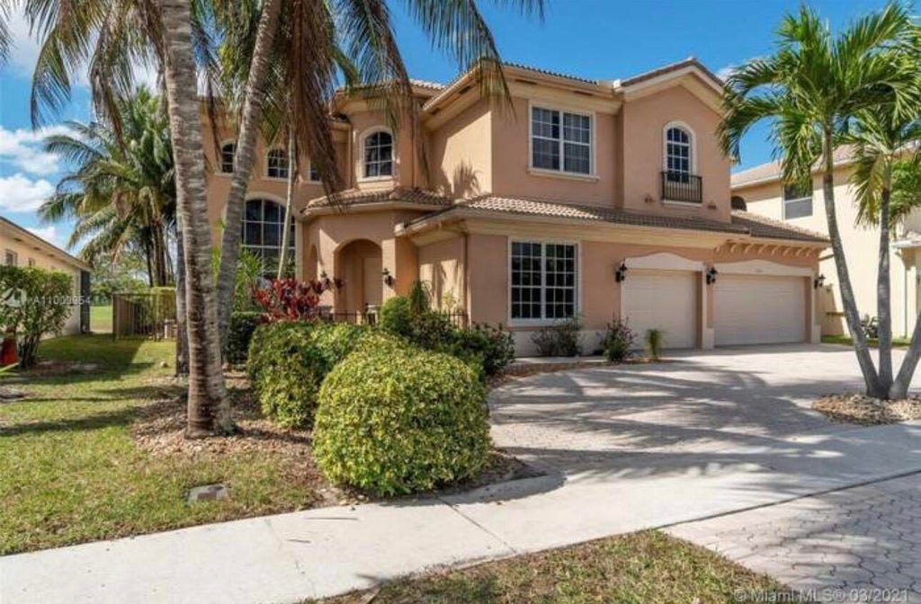 Photo of 1831 Waldorf Drive, Royal Palm Beach, FL 33411 (MLS # B26036421)