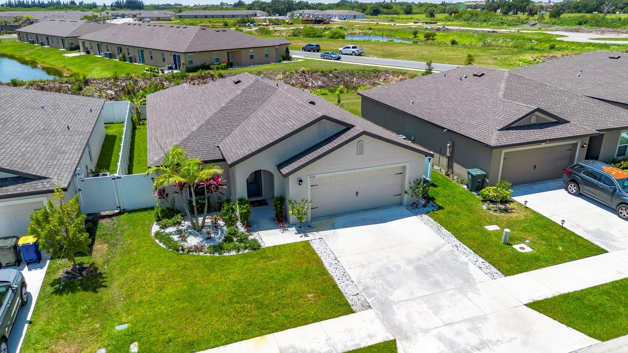 CELEBRATION POINTE - Residential