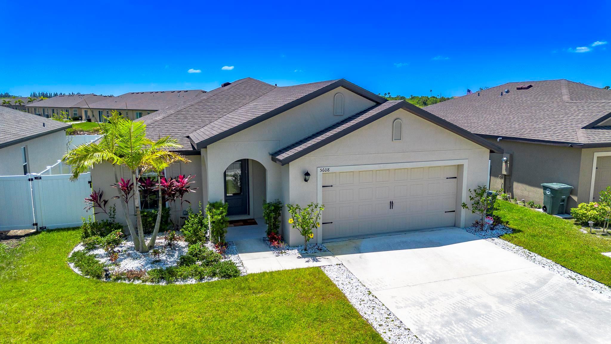 CELEBRATION POINTE - Residential