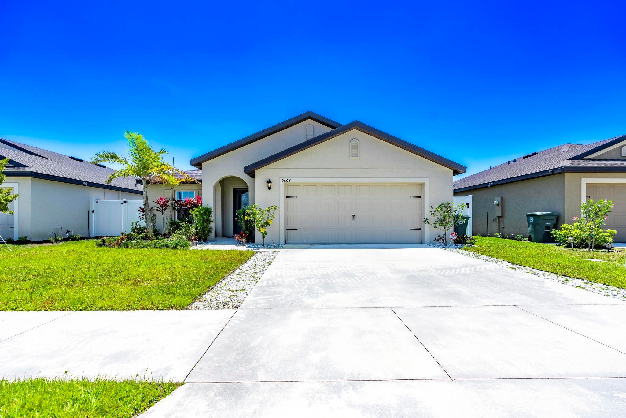 CELEBRATION POINTE - Residential