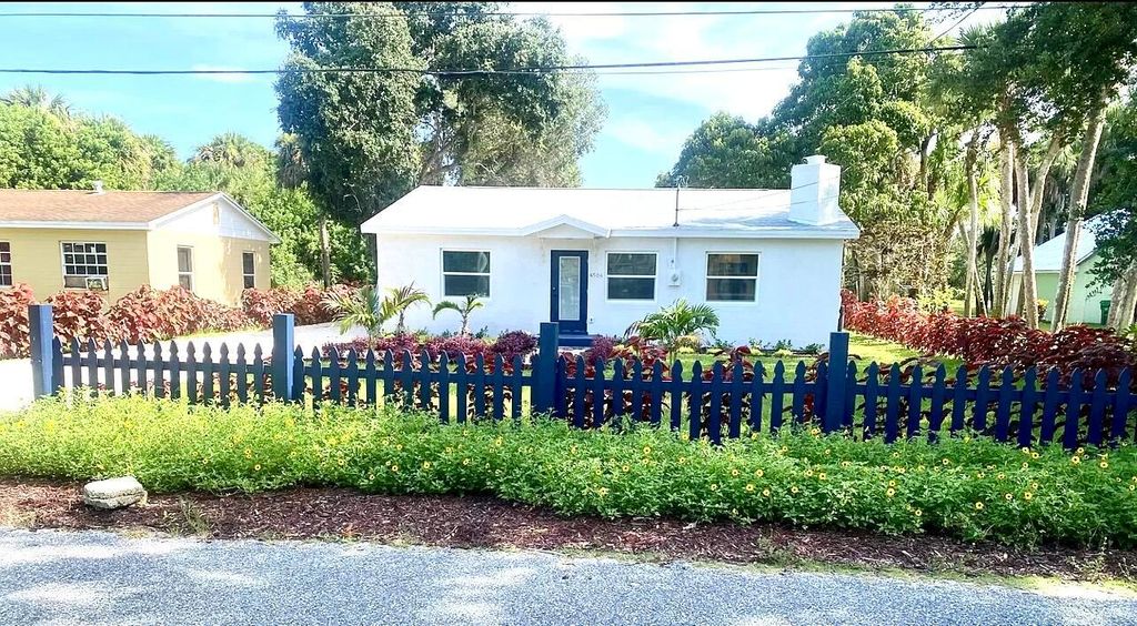 Photo of 4504 Matanzas Avenue, Fort Pierce, FL 34946 (MLS # R11004089)