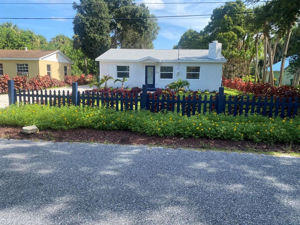 Photo of 4504 Matanzas Avenue, Fort Pierce, FL 34946 (MLS # R11004089)